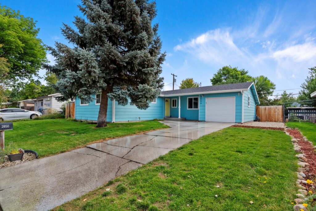 Beautifully updated Sunset neighborhood home in Boise. Move-in-ready turnkey asset with new floors and quartz counters.